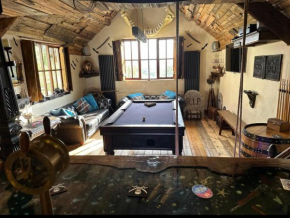 Coed Y Ddraig - themed 3 bedroom cottage, with bar & pool table